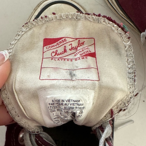Burgundy chuck taylors - Picture 4 of 4